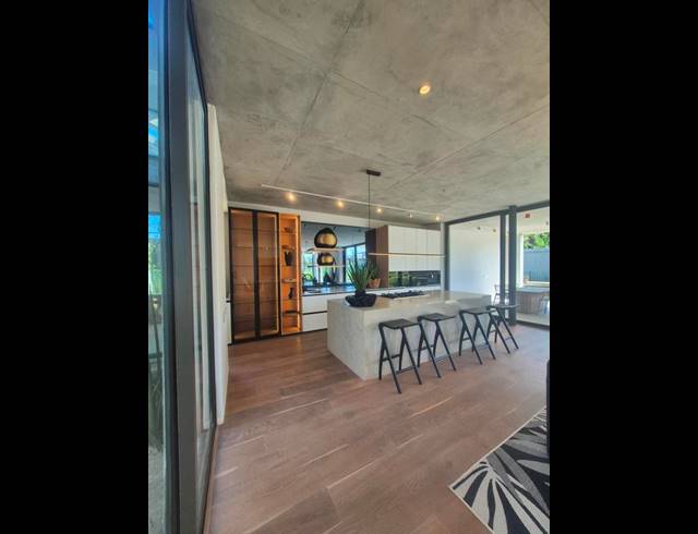 4 BEDROOM HOUSE FOR SALE IN UMHLANGA ROCKS